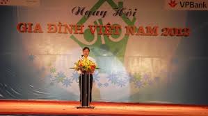 ວັນບຸນຄອບຄົວໜຸ່ມ ແລະ ຍ້ອງຍໍຄອບ ຄົວໜຸ່ມ ດີເດັ່ນ ປີ 2013